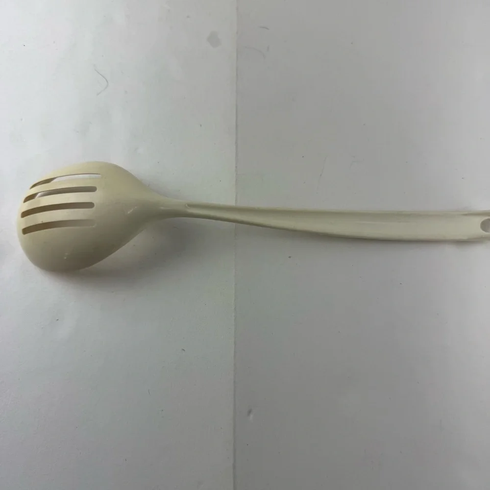Vintage Beige Slotted Nylon Plastic Slotted Serving Spoon Kitchen Utensil